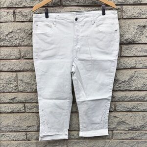 Simon Chang White Cropped Jeans with Floral Embroidery